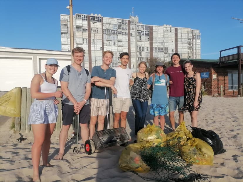 Strandskoonmaak volunteers with bags of collected litter