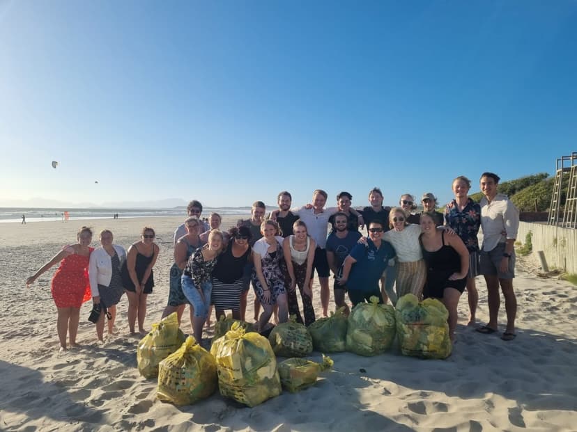 Strandskoonmaak volunteers